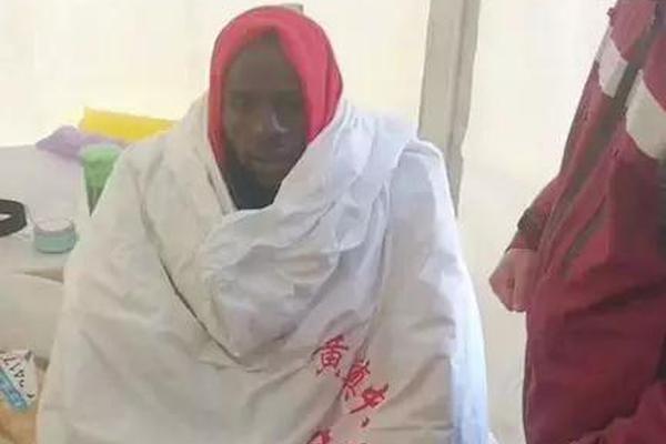71岁前国足主帅伊万出席朋友婚礼：合影C位容光焕发！